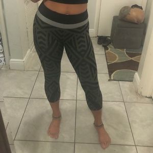 Lululemon Luxtreme Crop - Size 6